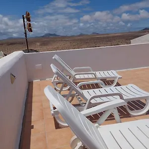 https://dunas-de-famara.in-canary-islands.com